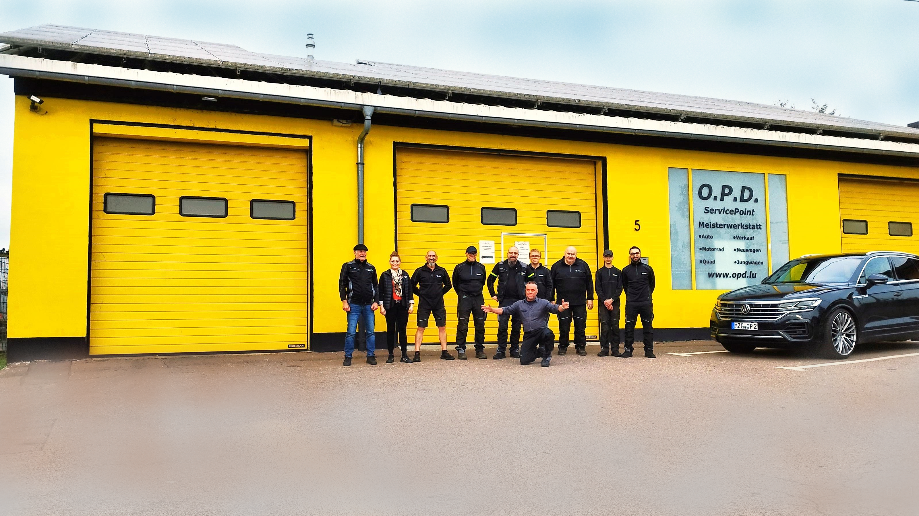 Dieses Bild hat ein leeres Alt-Attribut. Der Dateiname ist Foto-Frontside-Hof-Team-OPD-Erde-Himmel-bearbeitet-edited.png